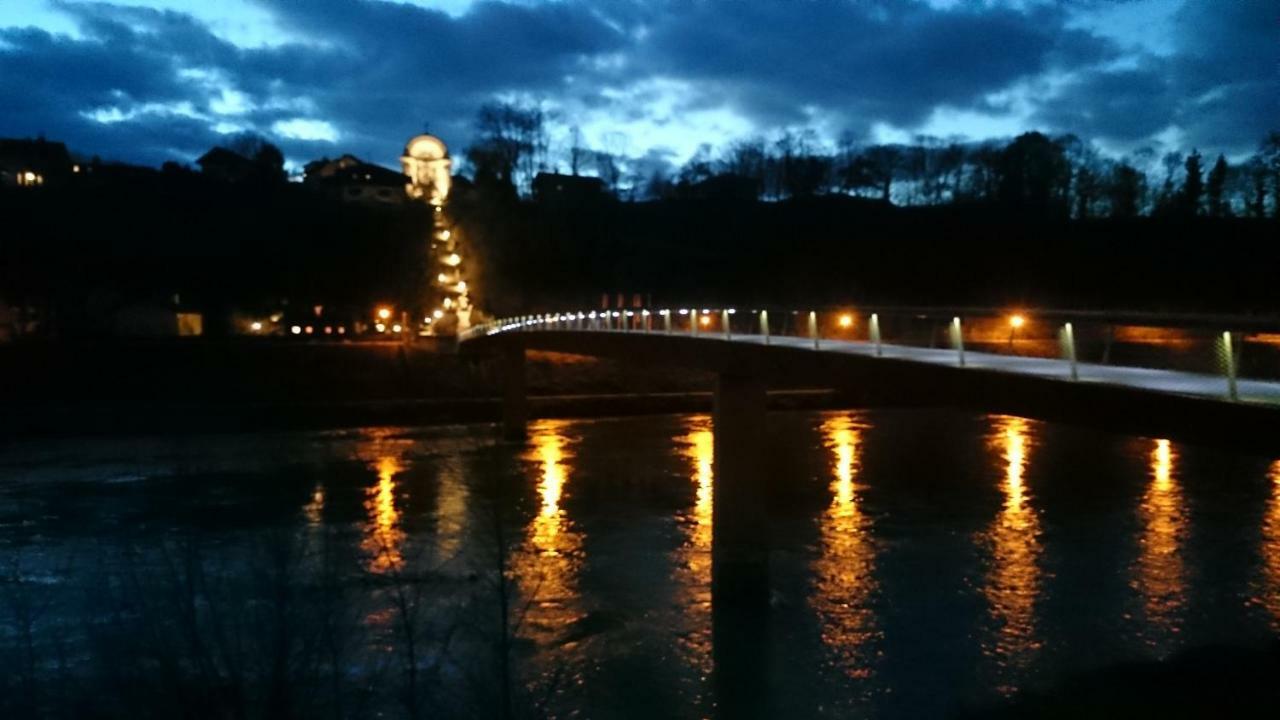 לאופן Ferienwohnung An Der Idyllischen Salzachschleife Naehe Salzburg מראה חיצוני תמונה